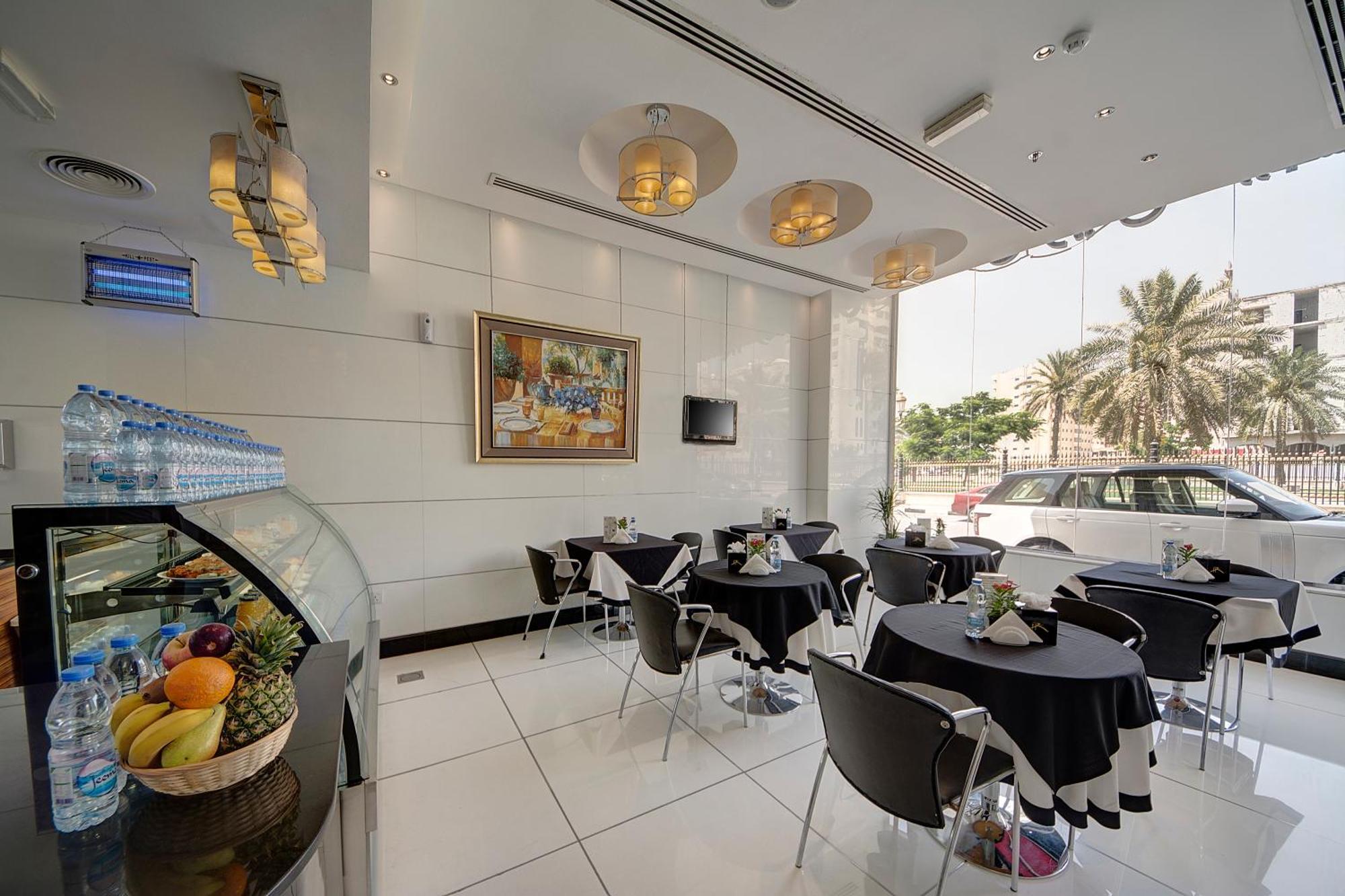 Rayan Hotel Corniche Шарджа Екстериор снимка