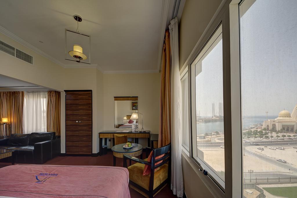 Rayan Hotel Corniche Шарджа Екстериор снимка