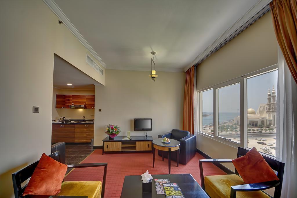 Rayan Hotel Corniche Шарджа Екстериор снимка
