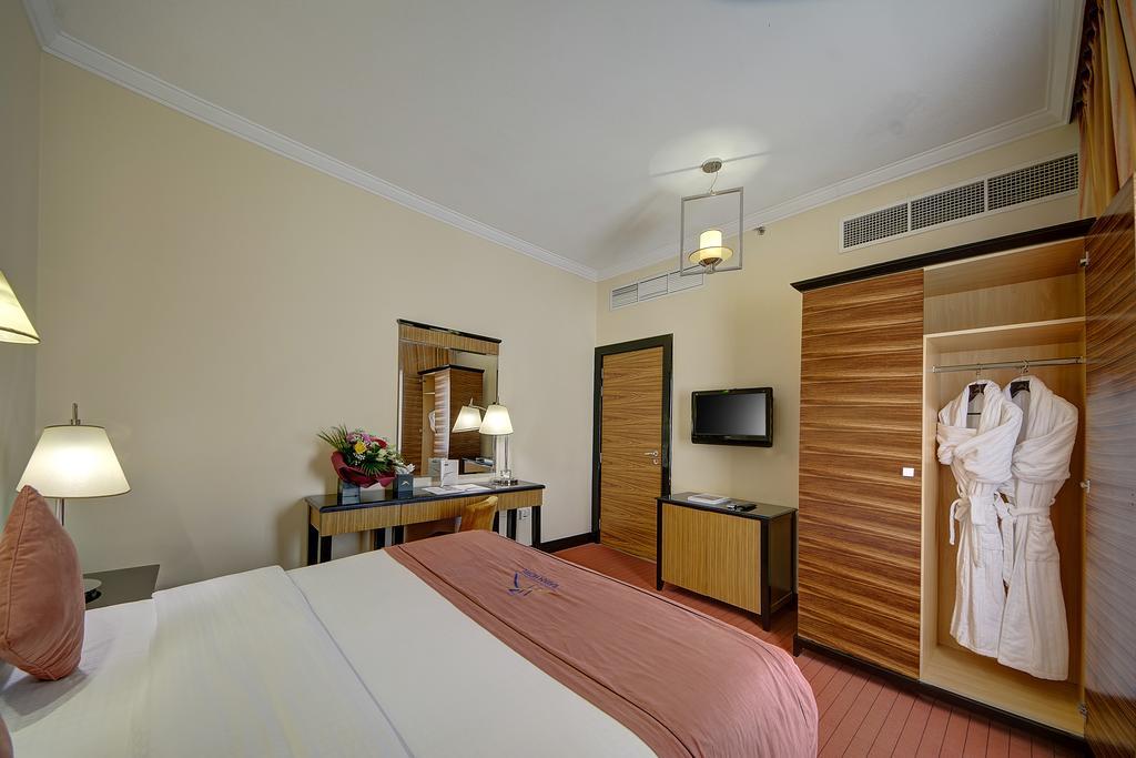 Rayan Hotel Corniche Шарджа Екстериор снимка