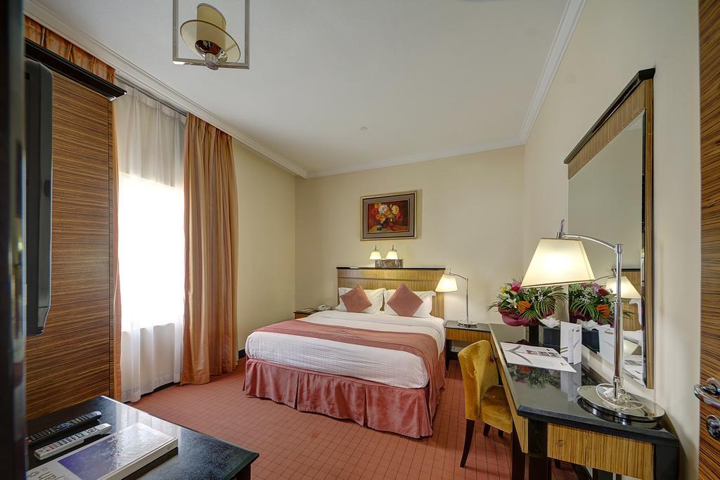 Rayan Hotel Corniche Шарджа Екстериор снимка