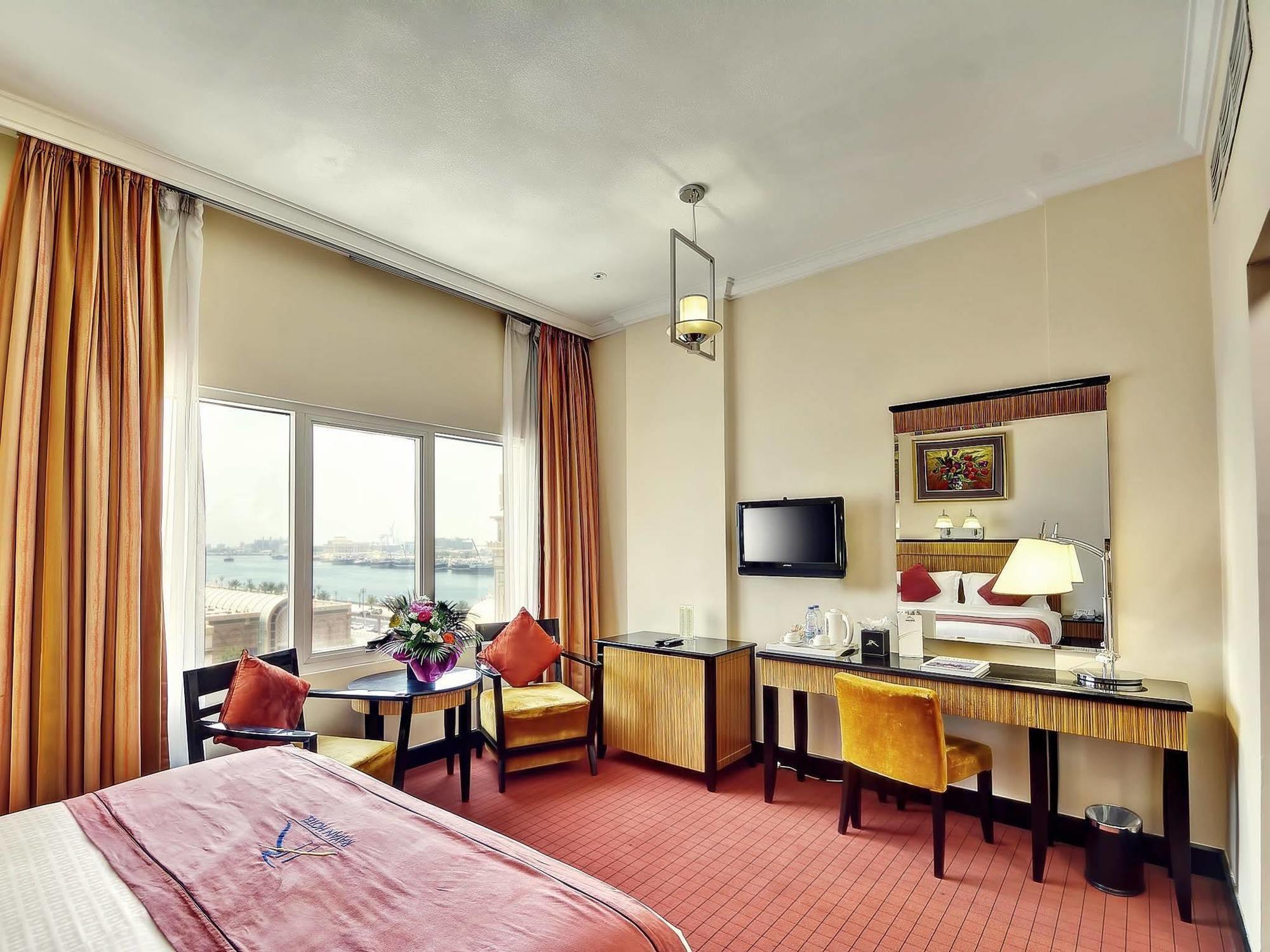 Rayan Hotel Corniche Шарджа Екстериор снимка